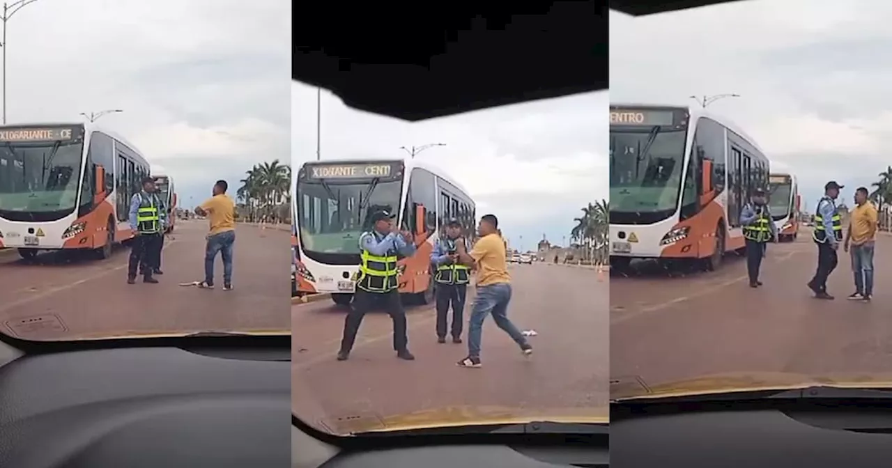 Video: agente del DATT y taxista se enfrentan en plena vía de Cartagena