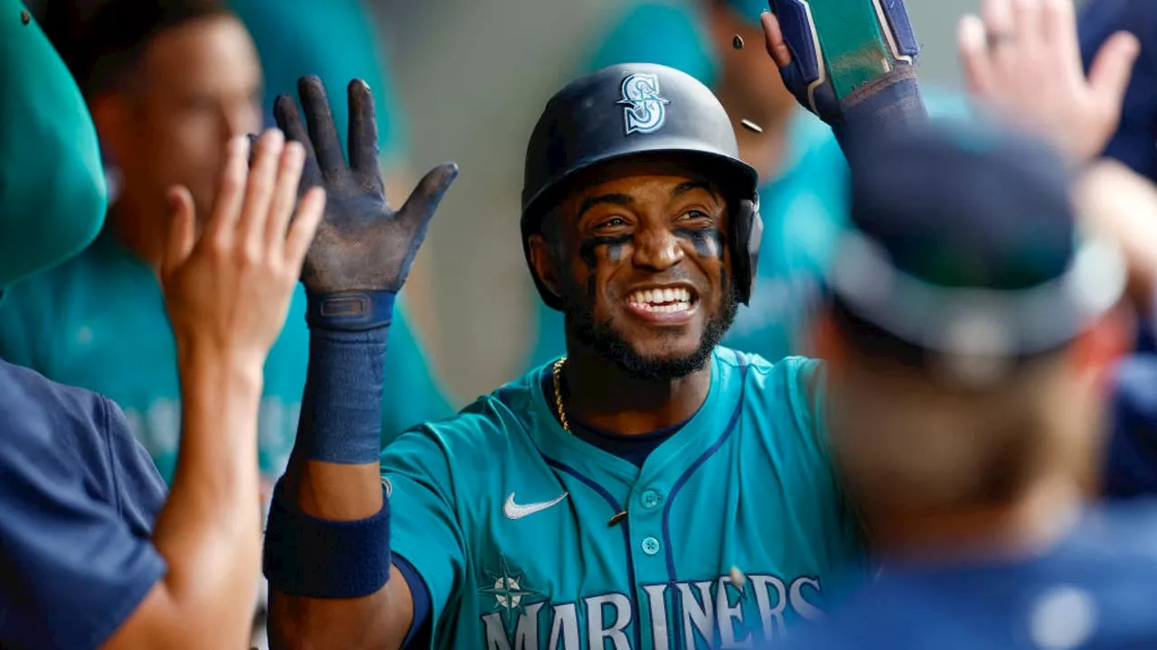 Seattle Mariners, Victor Robles reach agreement on 2-year extension