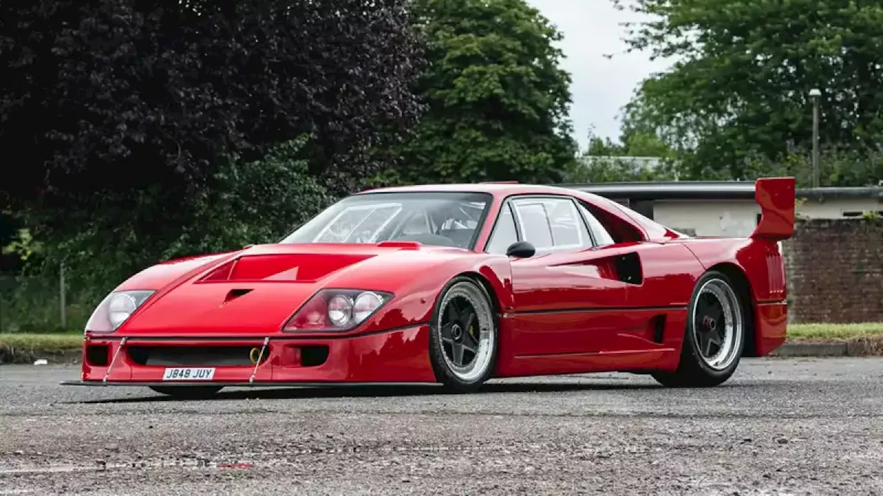 Ferrari F40: all'asta l'unica con un motore V12