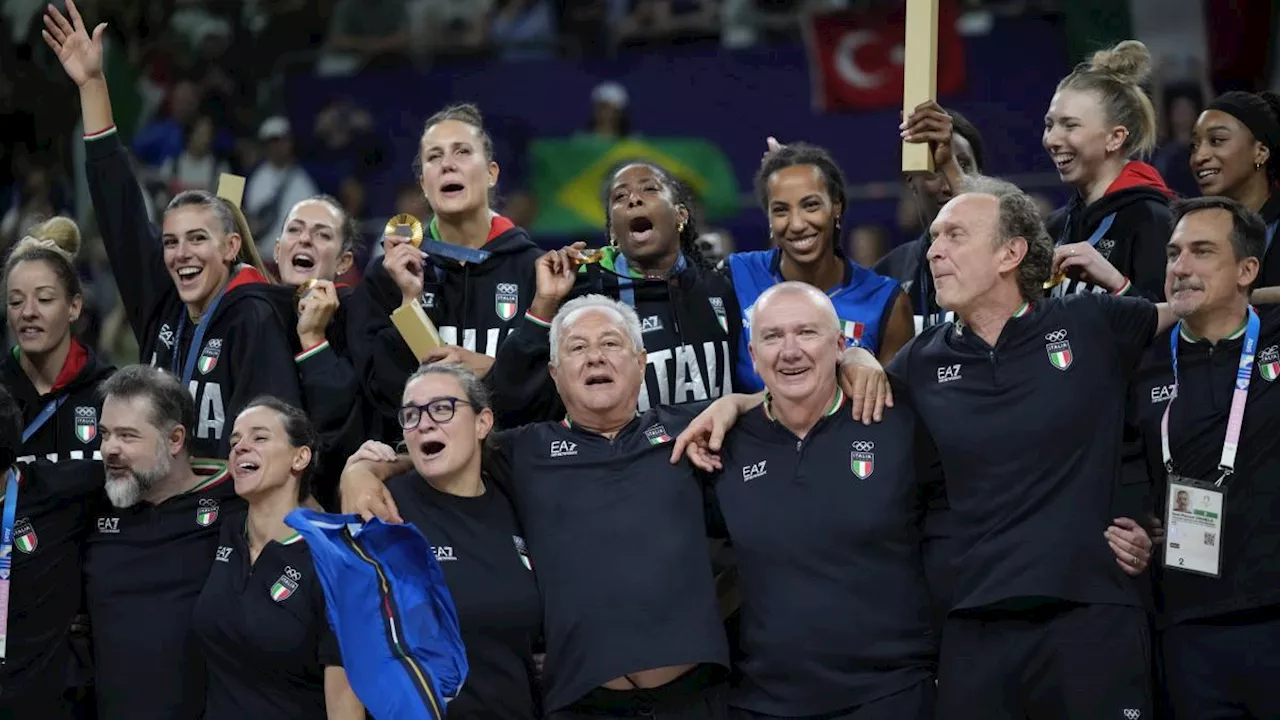 Le ragazze d'oro non si fermano: dopo Parigi, sotto col Mondiale. Velasco: 'Probabilmente ci sarò'