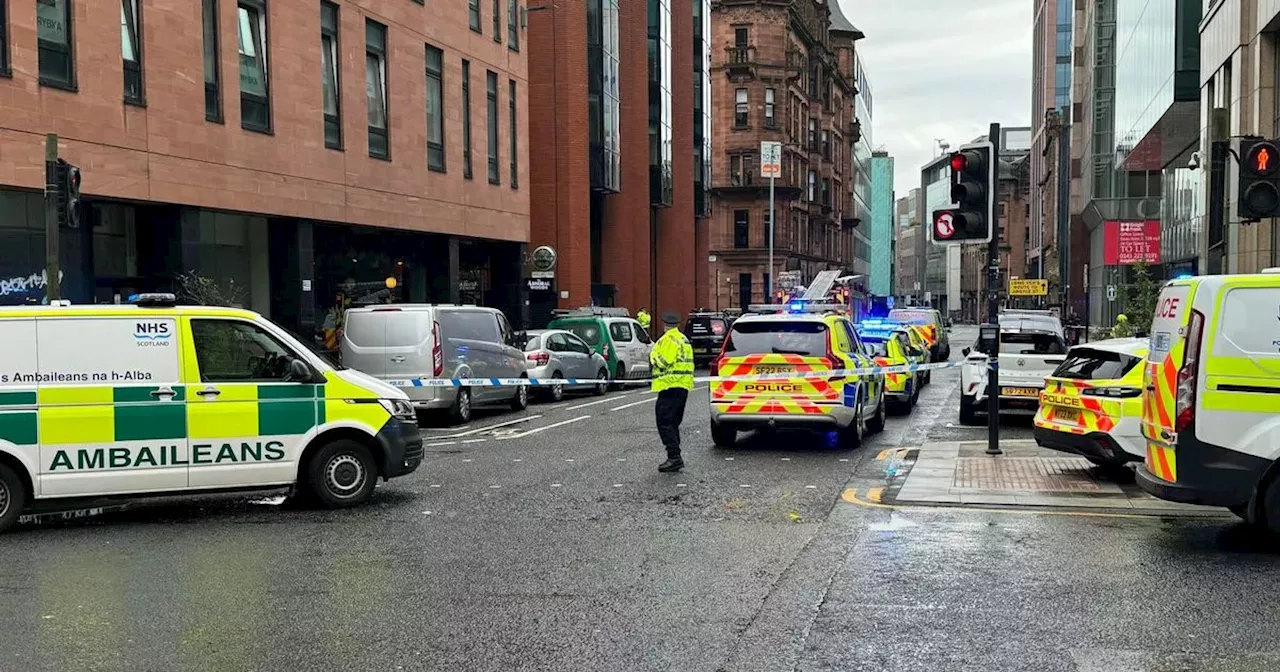 Police swarm Glasgow pub live as city centre emergency incident unfolds