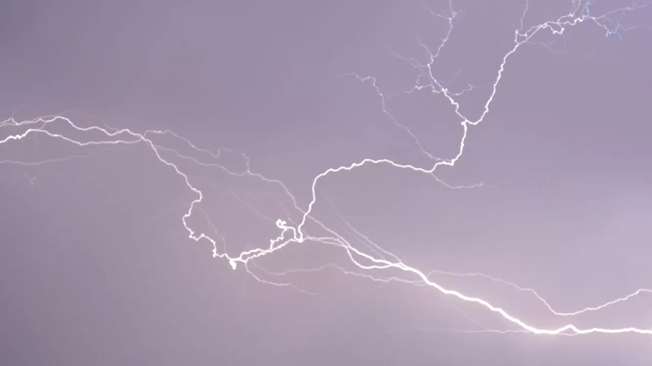 Faszinierendes Naturschauspiel - Blitze im Sekundentakt! Video zeigt Spektakel am Himmel