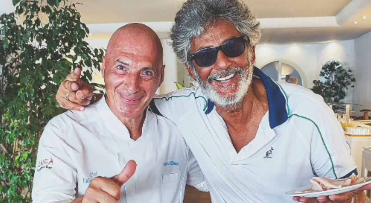 Fiorello irriconoscibile in Sardegna, la foto diventa virale: «Sembra Flavio Briatore, ma che ha fatto?»