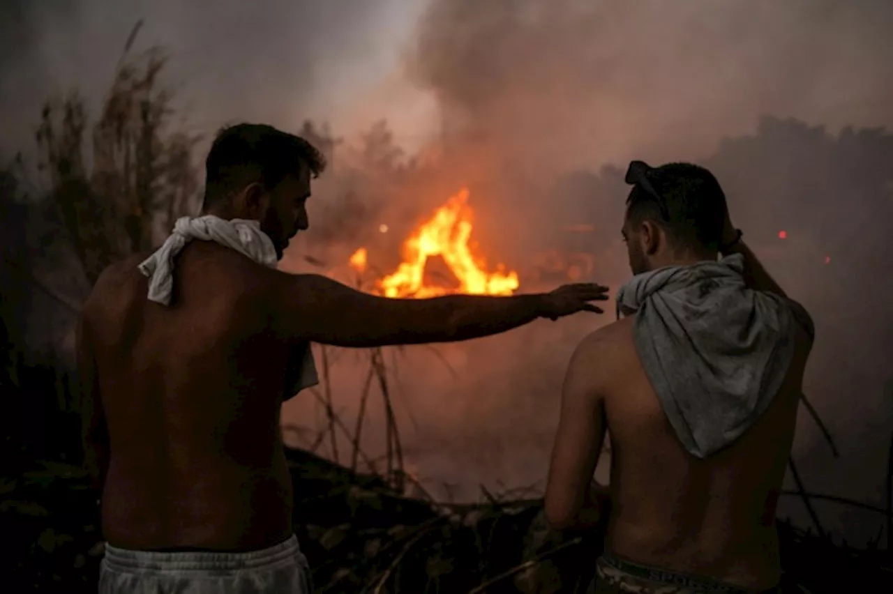 L’Unione europea manda vigili del fuoco in Grecia per combattere l’incendio