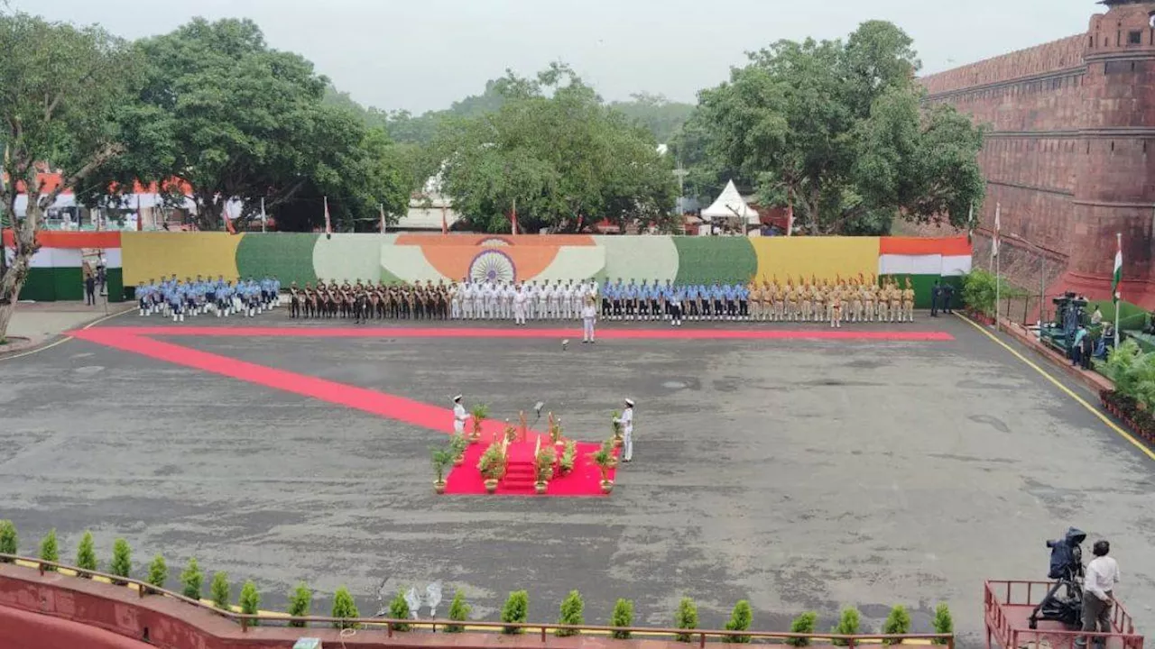 Independence Day 2024: स्वतंत्रता दिवस से पहले फुल ड्रेस रिहर्सल में दिखा जवानों का जोश, कई रास्ते बंद; एडवाइजरी जारी