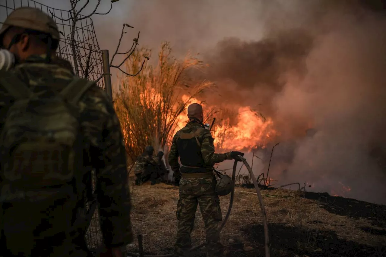 Incendie en Grèce : troisième jour de lutte contre le feu près d’Athènes, une personne tuée