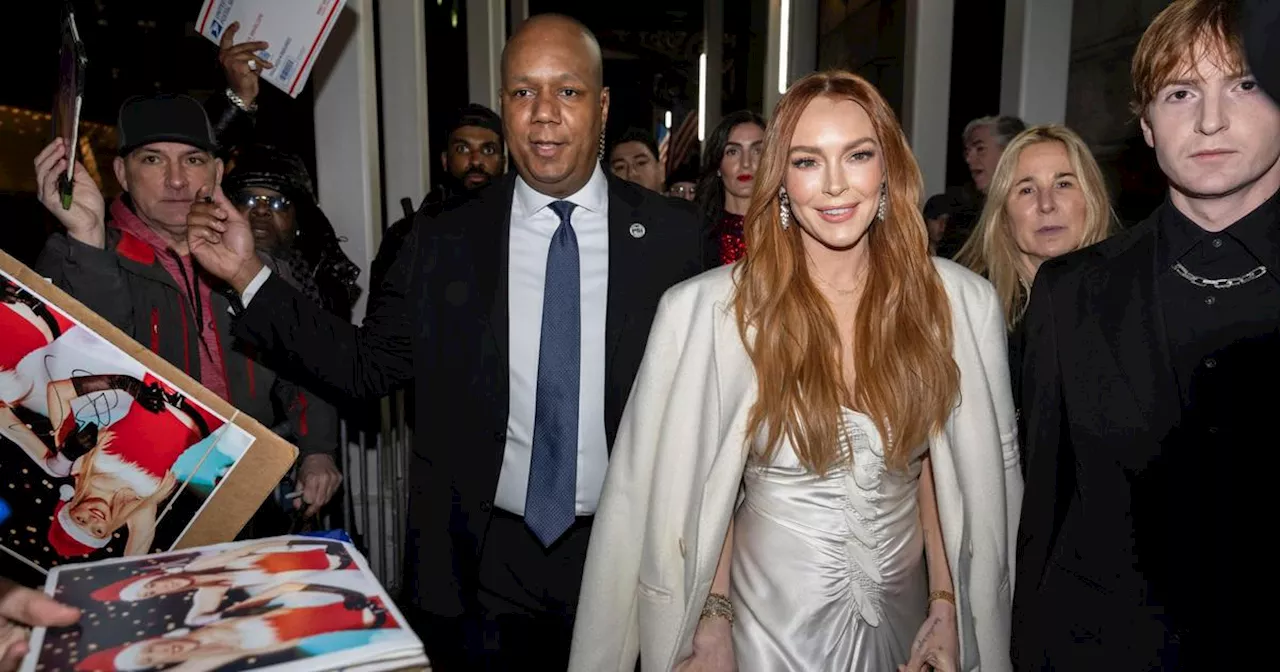 Telle une déesse grecque, Lindsay Lohan surgit aux Disney Legends Awards et envoûte la Californie