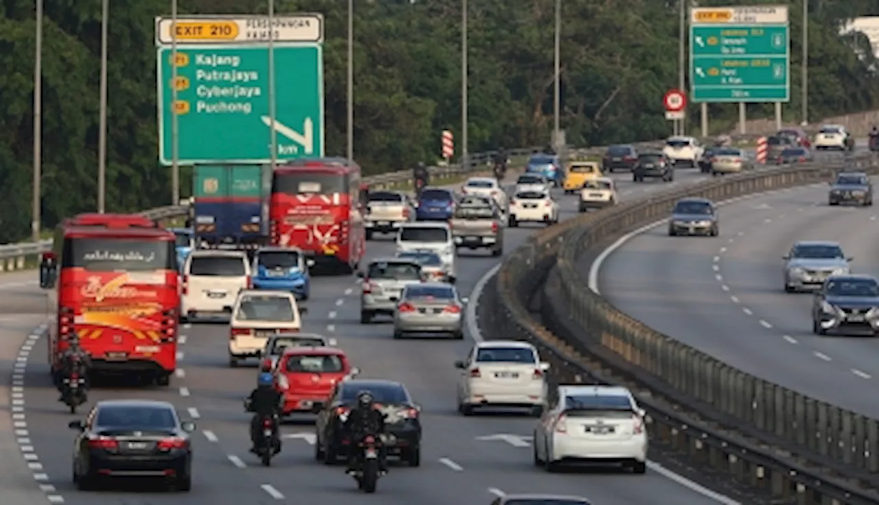 Singaporeans top list of foreign traffic offenders with RM3.5m in unpaid fines as Bukit Aman reveals 41 million outstanding summonses totalling RM4b not paid since 1990