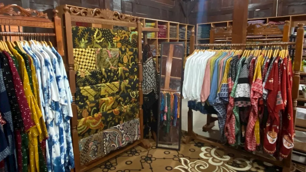 MelokalDenganBatik Tokopedia dan ShopTokopedia Dongkrak Omzet UMKM, Batik Pandansari Capai Rp300 Juta Per Bulan