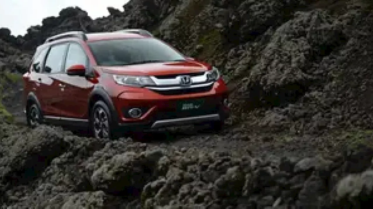 Terlampir di sini adalah berbagai jenis Mobil Crossover, beserta definisi dan contohnya.