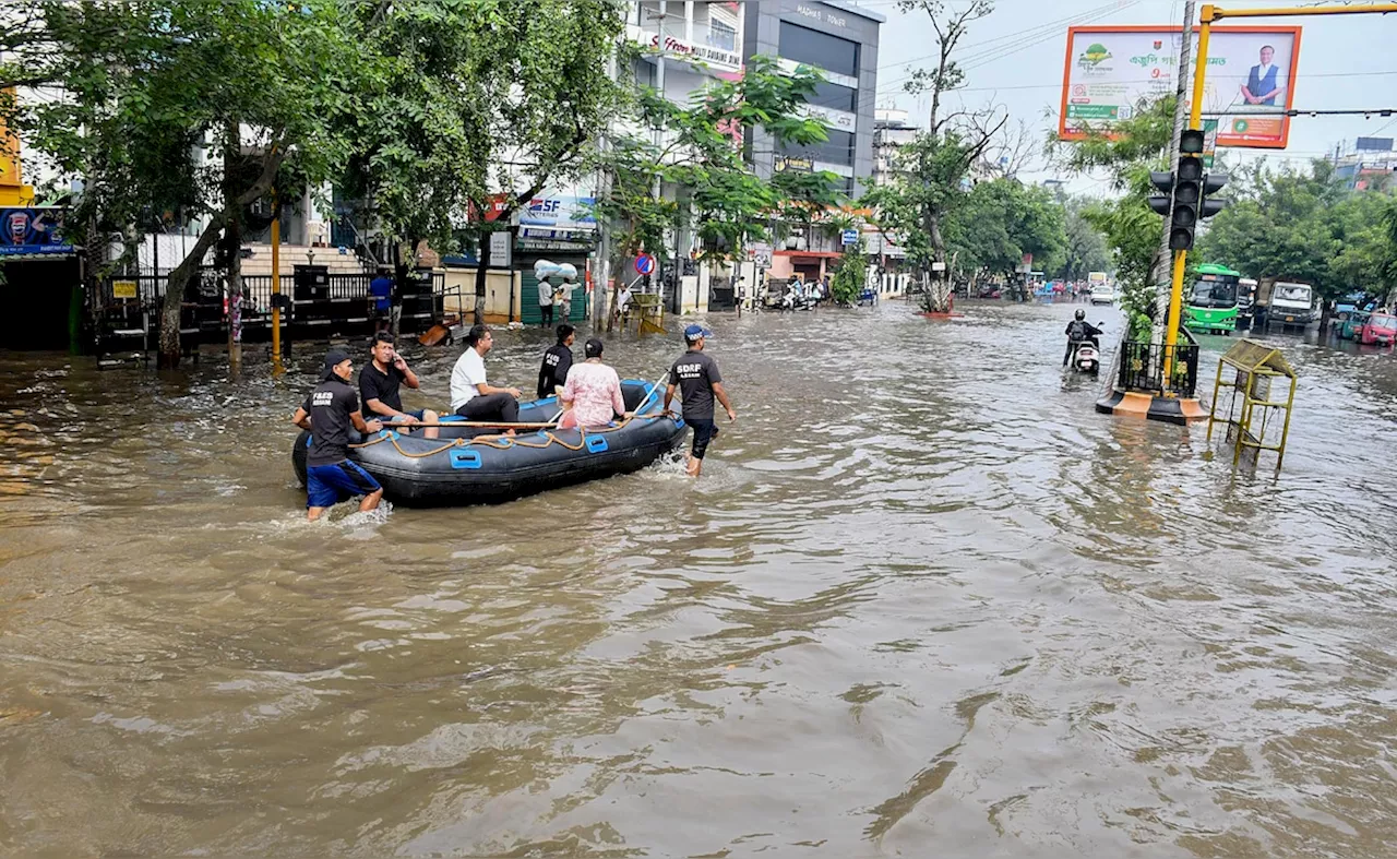 देश के कई राज्यों में जारी है बारिश का कहर, भूस्&zwj;खलन और बाढ़ से जिंदगी अस्&zwj;त-व्&zwj;यस्&zwj;त