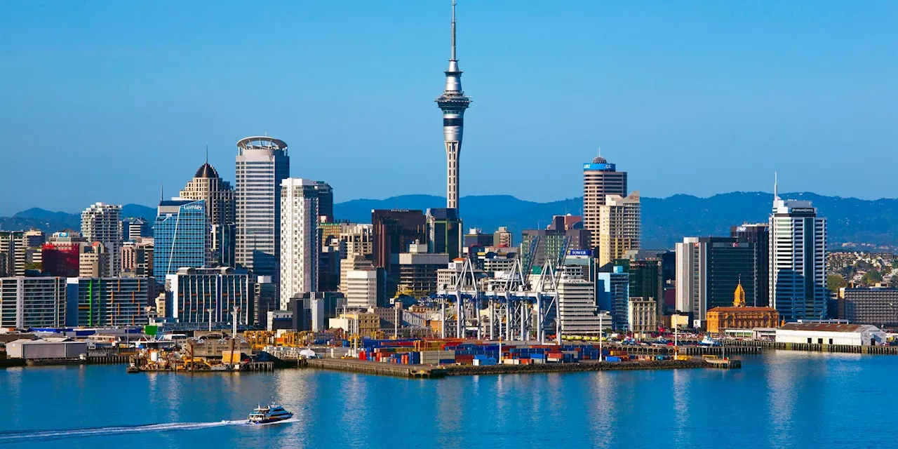 People leave New Zealand in record numbers as economy bites