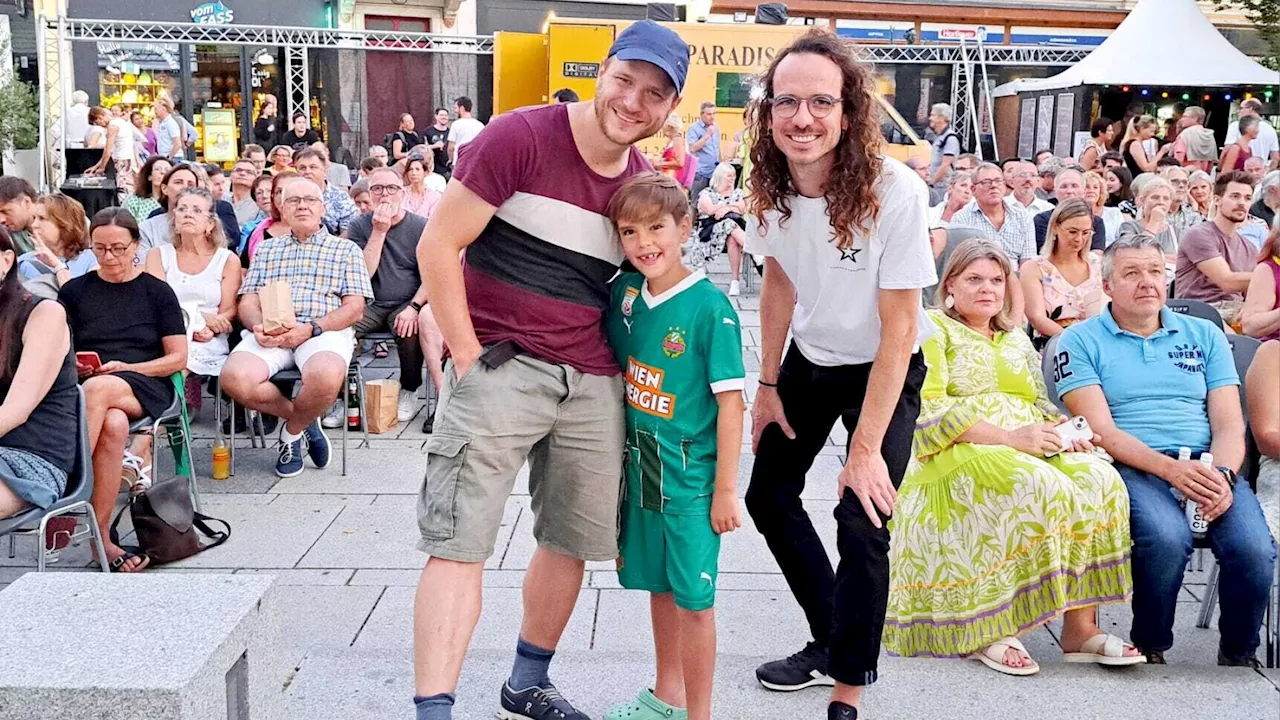 „Rickerl“-Stars rund um Ben Winkler waren in Baden zu Besuch