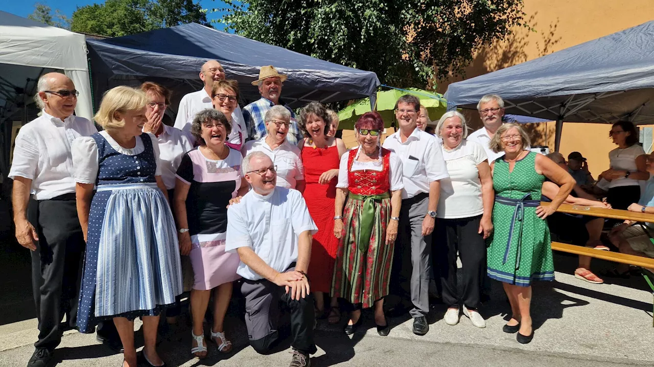 Seniorentanzgruppe bot Einlage am Hainfelder Pfarrfest