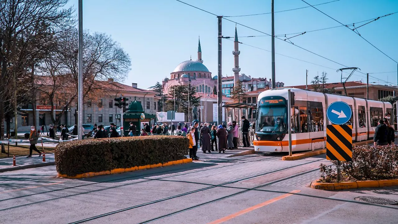 Bluttat in Türkei: 18-Jähriger mit Nazi-Symbol sticht Menschen nieder