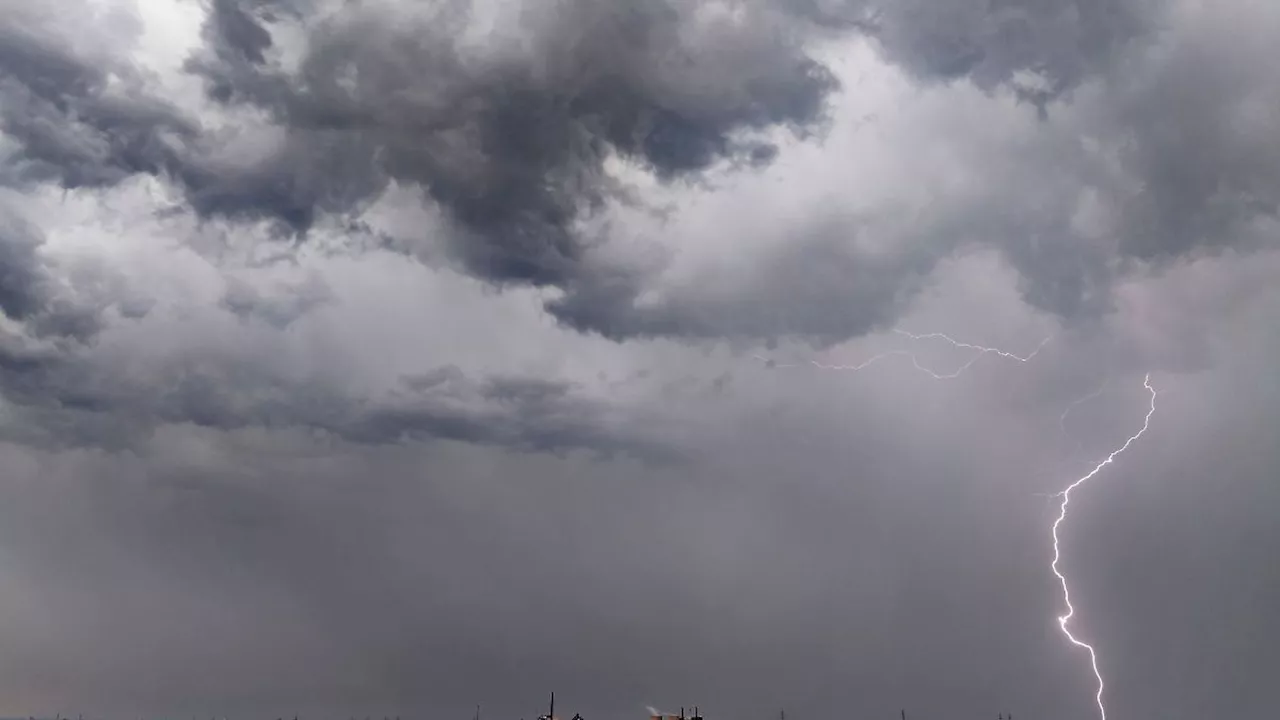 Nordrhein-Westfalen: Platzwunde durch Hagel, volle Keller: Unwetter über NRW