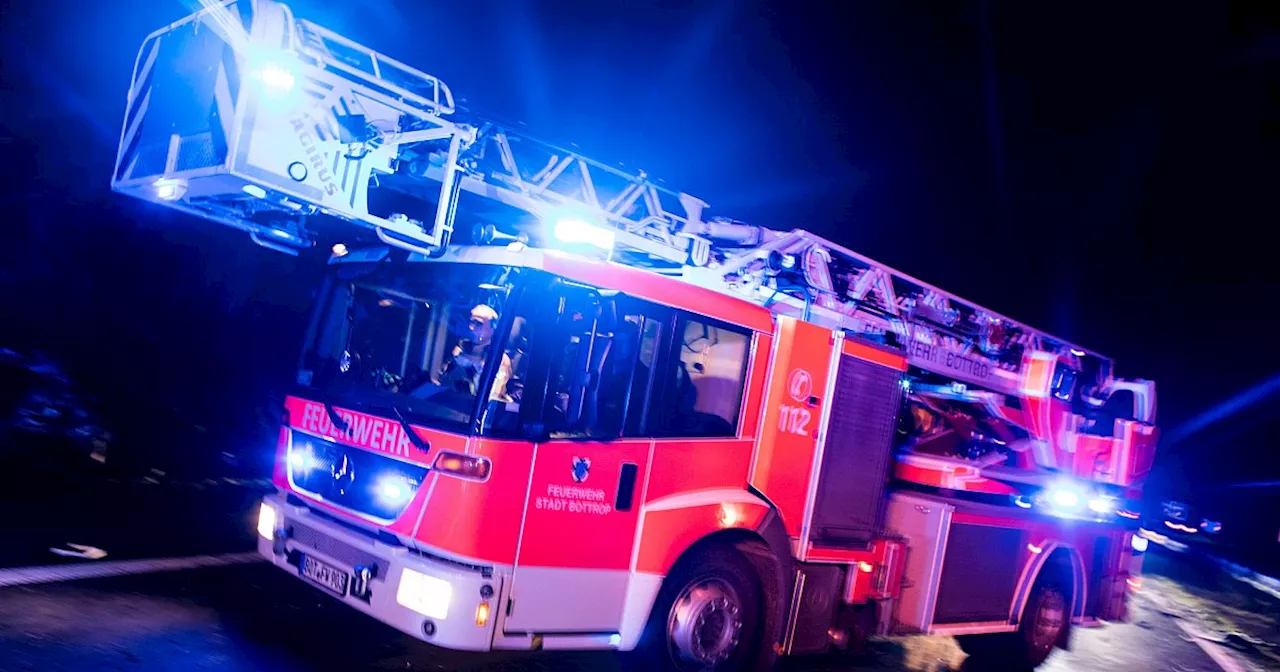 Auto in Gütersloher Wohnsiedlung steht in Flammen