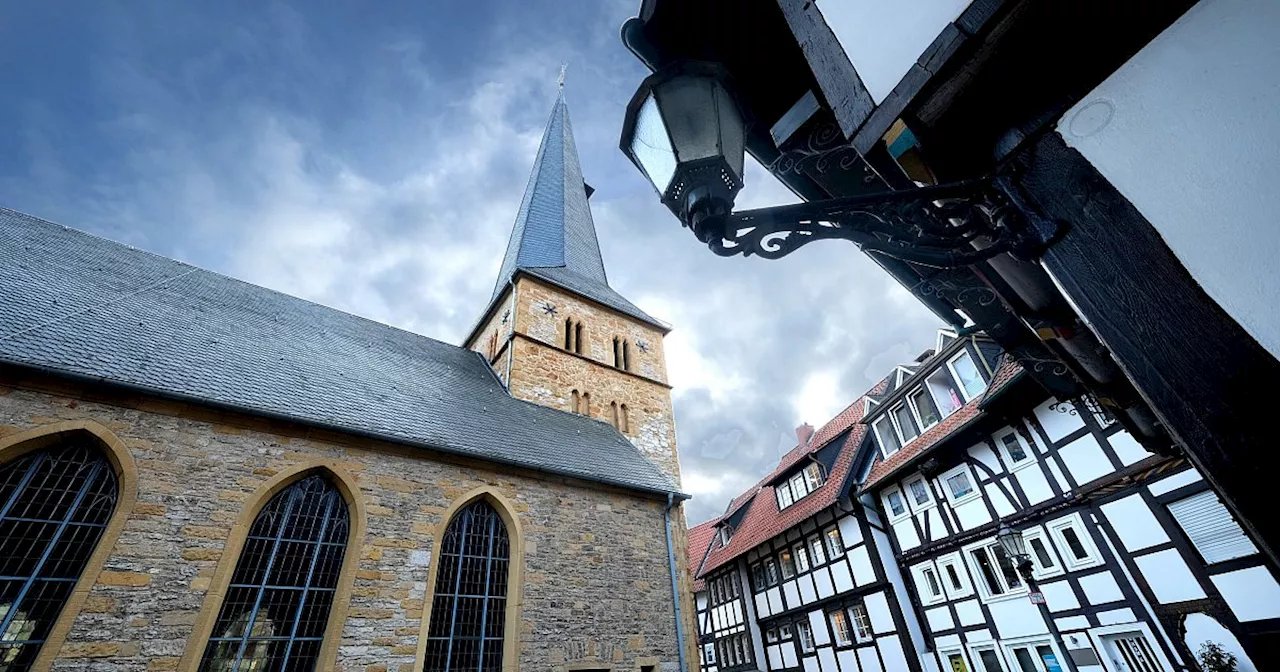 Mutmaßlicher Raub in Gütersloher Kirche: Polizei sucht auffällig tätowierten Mann