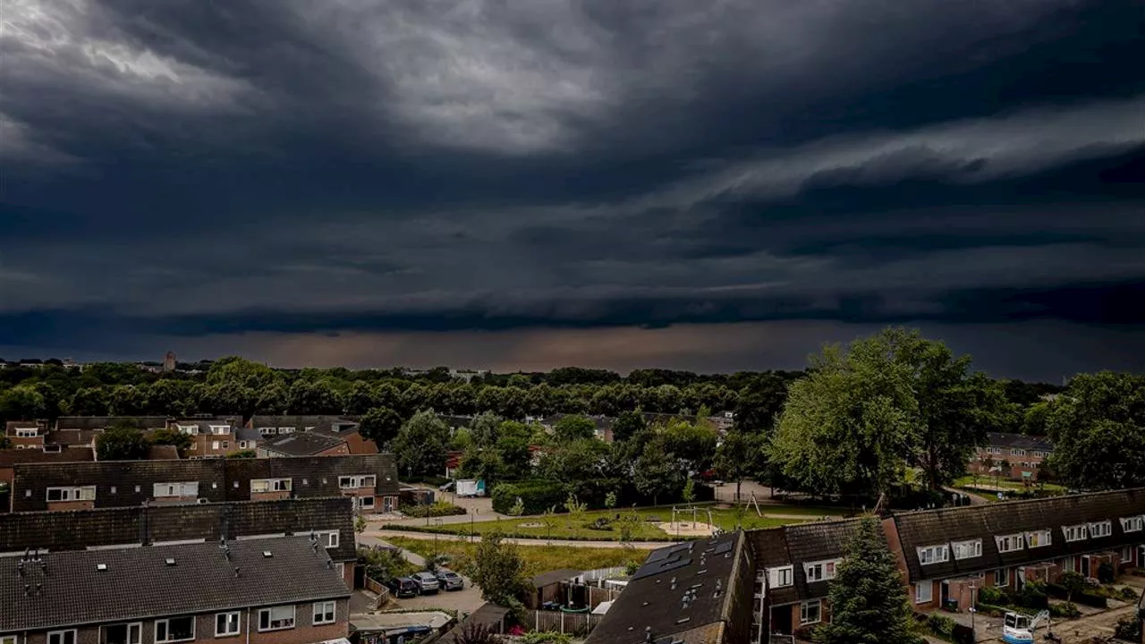 Warmte maakt plaats voor buien: 'Temperatuur zakt naar 20 graden'