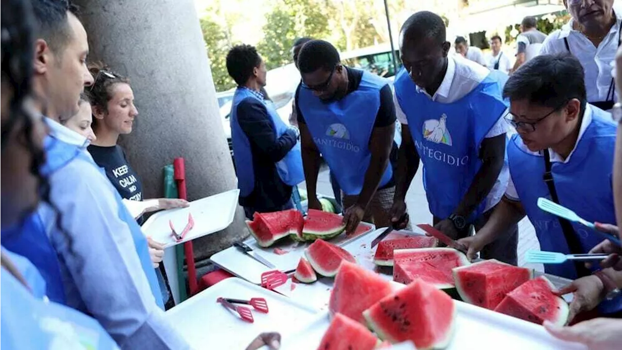 Il Ferragosto di Sant'Egidio a Roma: pranzo solidale e cocomerata con rifugiati e senza dimora