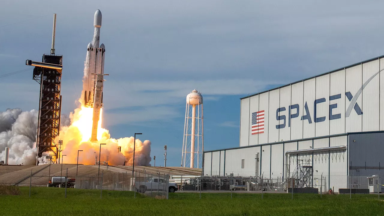 SpaceX anuncia la primera misión tripulada que volará sobre los polos terrestres