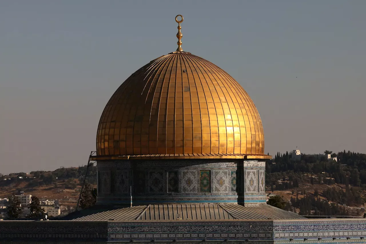 Centenas de judeus invadem Esplanada das Mesquitas em Jerusalém