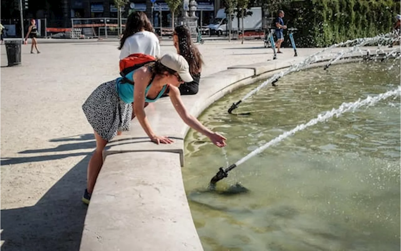 Caldo, come proteggersi dalle temperature elevate e dai colpi di calore: i consigli