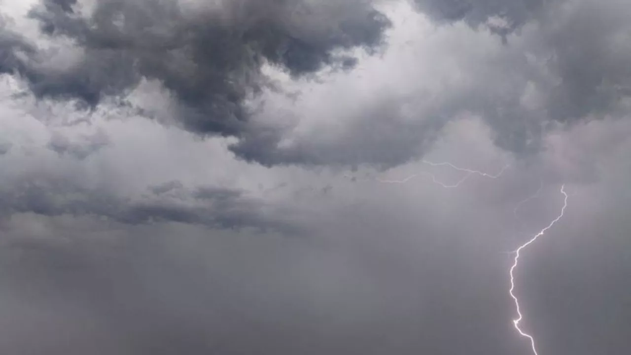 Unwetter: Platzwunde durch Hagel, volle Keller: Unwetter über NRW