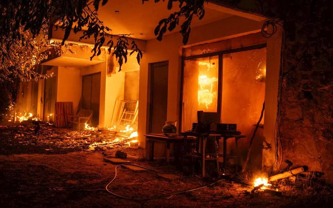 Incendies en Grèce : un premier corps retrouvé dans une usine calcinée