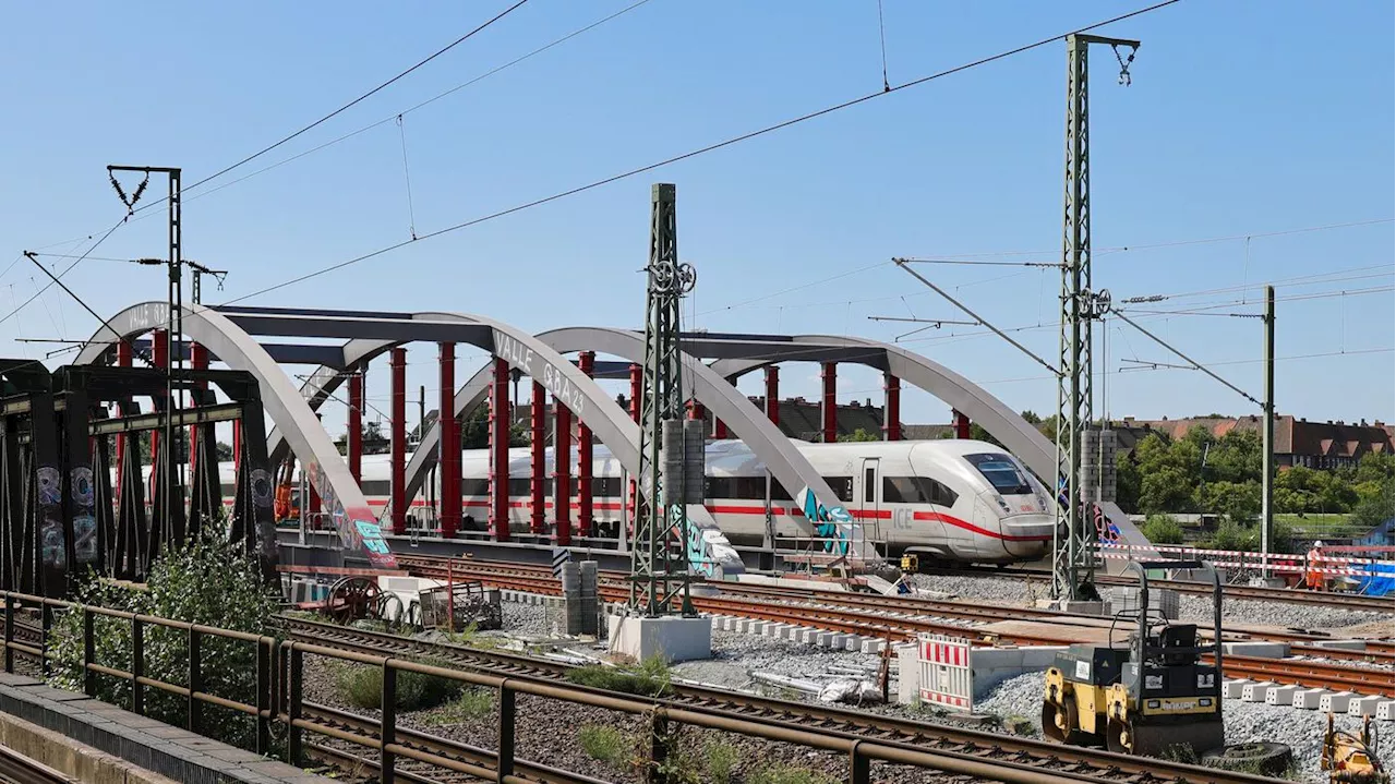 Längere Fahrzeit und weniger Züge : ICE-Strecke zwischen Berlin und Hamburg wird über Monate zur Baustelle