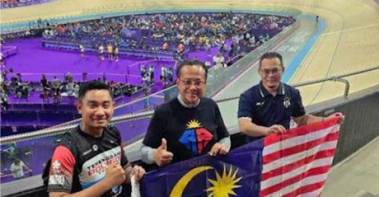 Terengganu MB faces flak over tribute to Azizulhasni