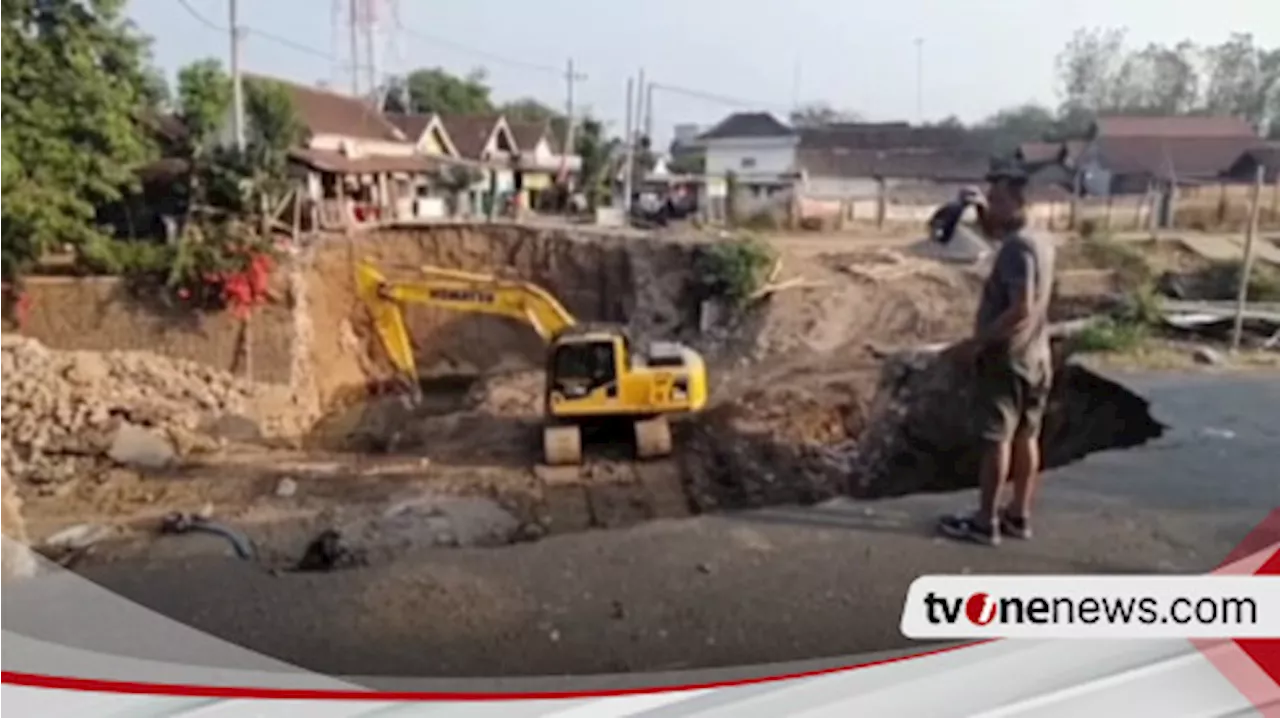 Jalan antar Kecamatan di Nganjuk Amblas, Lalu Lintas Tersendat