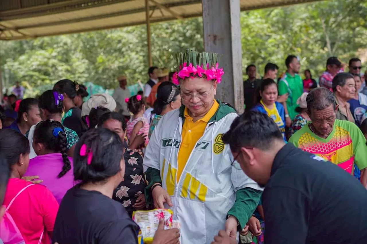 PRK Nenggiri: Pakaian Annuar curi tumpuan