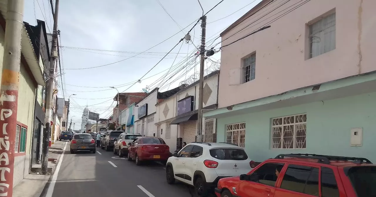 Defensor de la Comunidad: Denuncian invasión de carros en calles de Floridablanca