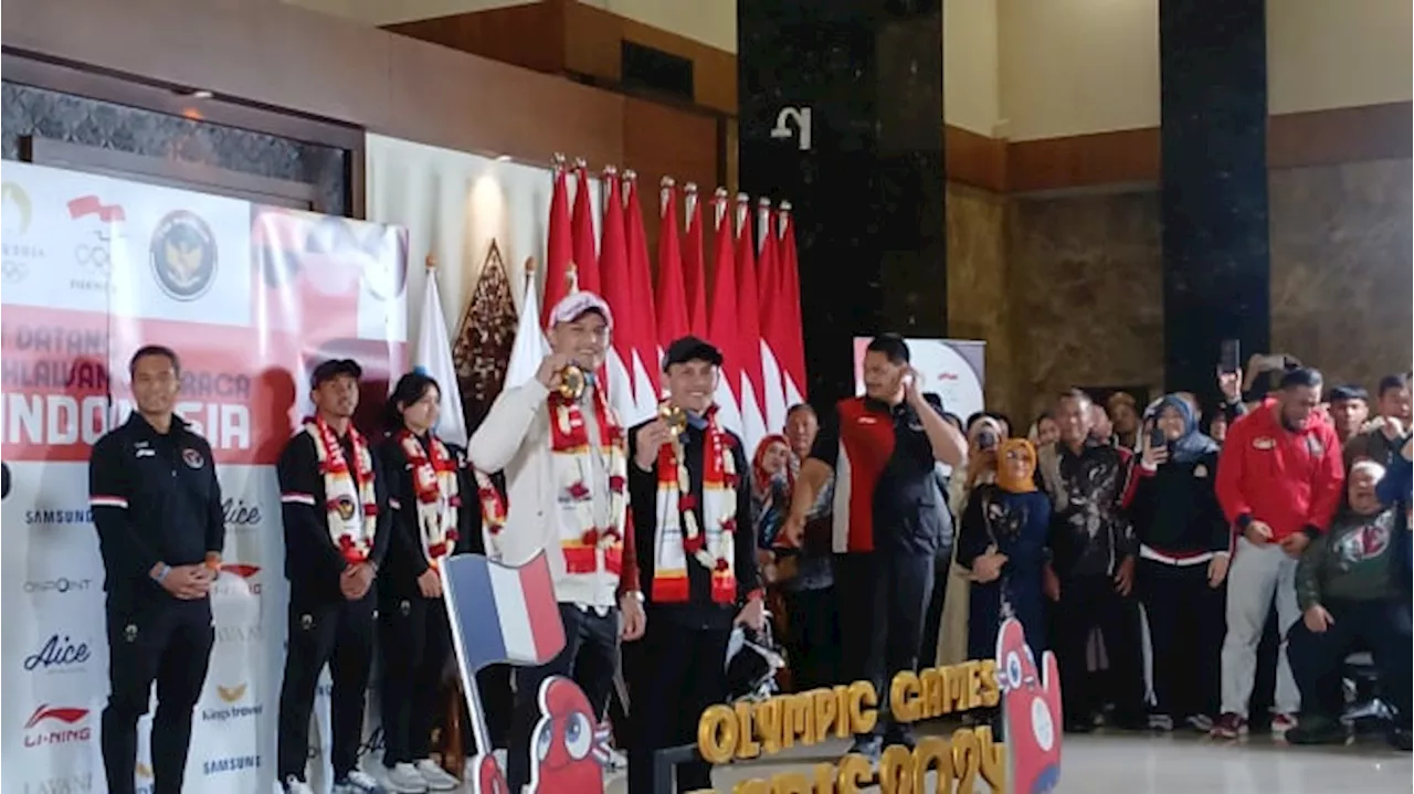 CdM Anindya Bakrie dan 2 Peraih Medali Emas Tiba di Bandara Soetta Usai Sukses di Olimpiade 2024