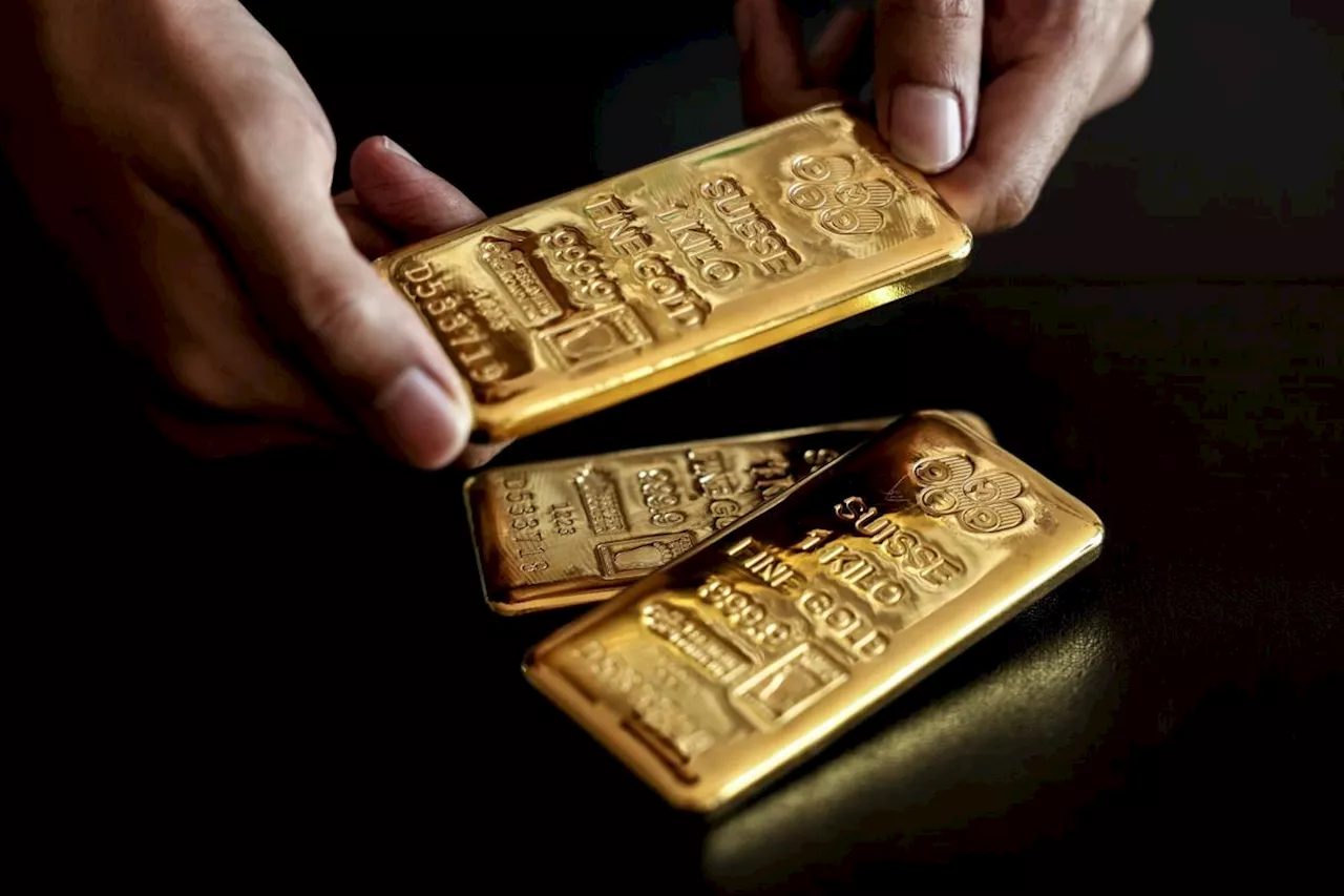 Gold Edges Lower as Traders Book Profits Ahead of Key US Data