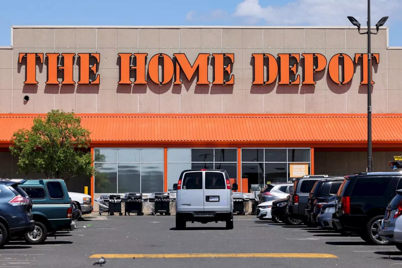 Home Depot Cuts Outlook With Consumers in ‘Deferral Mindset’