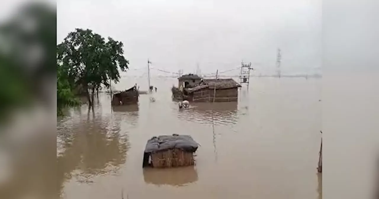 Bihar Flood: हर पल बढ़ रहा है गंगा का पानी, नाव नहीं मिलने से लोगों को हो रही परेशानी