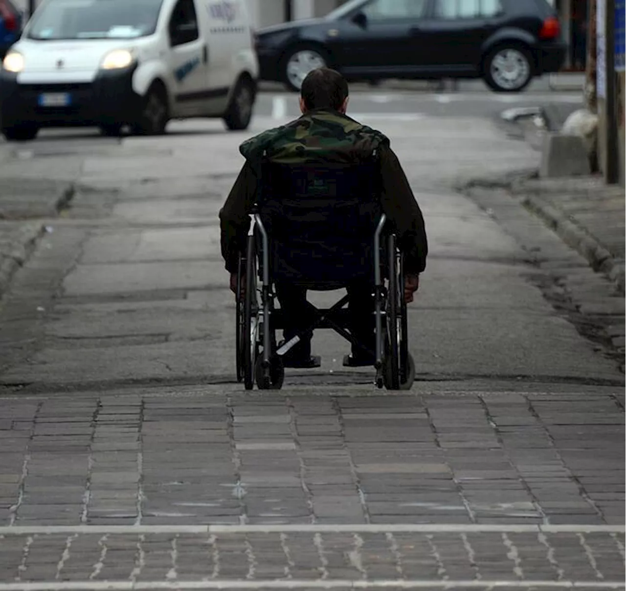 Nel Livornese arriva il 'vigile in carrozzina', segnalerà le difficoltà sulla strada per i portatori di handicap