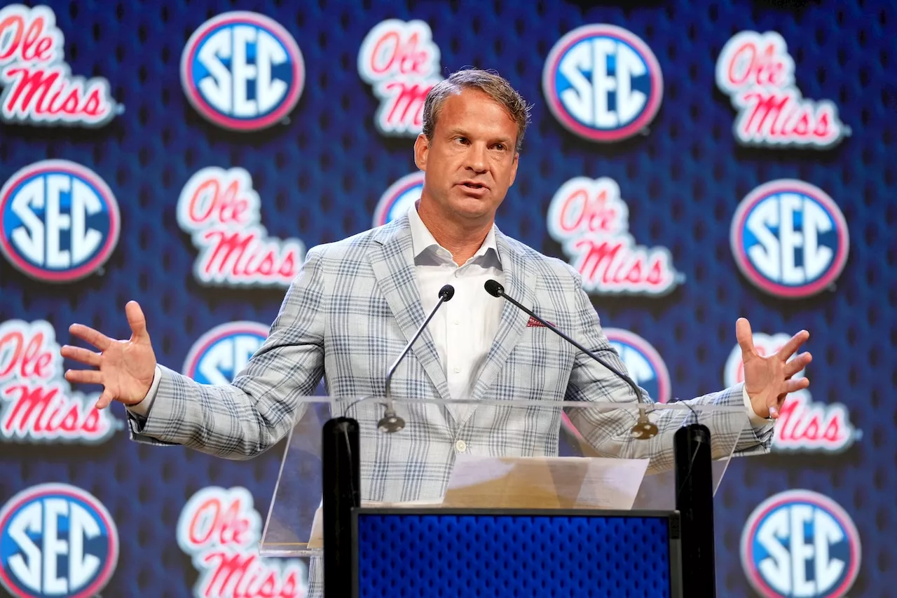 Watch emotional Lane Kiffin talk about late Monte Kiffin, what made him special