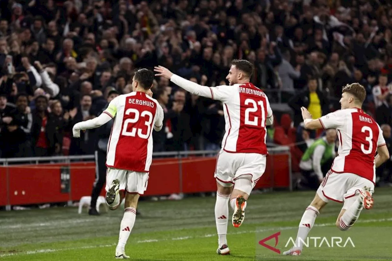 AFC Ajax unggah 'Manchester is red' setelah de Ligt-Mazraoui ke MU