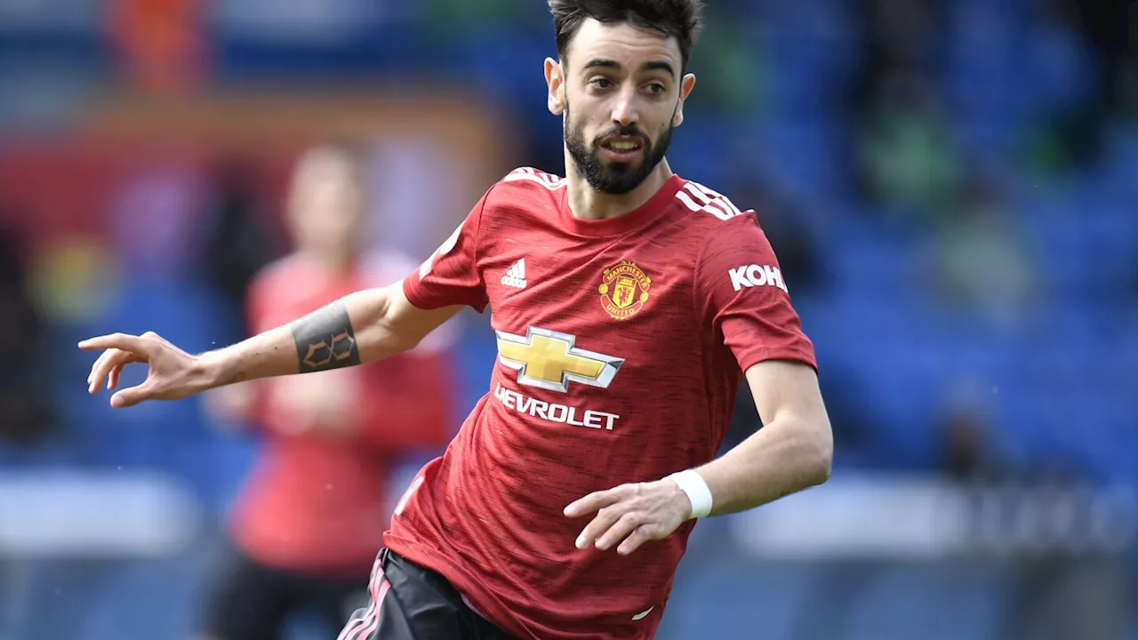 Manchester United captain Bruno Fernandes signs a new contract to 2027