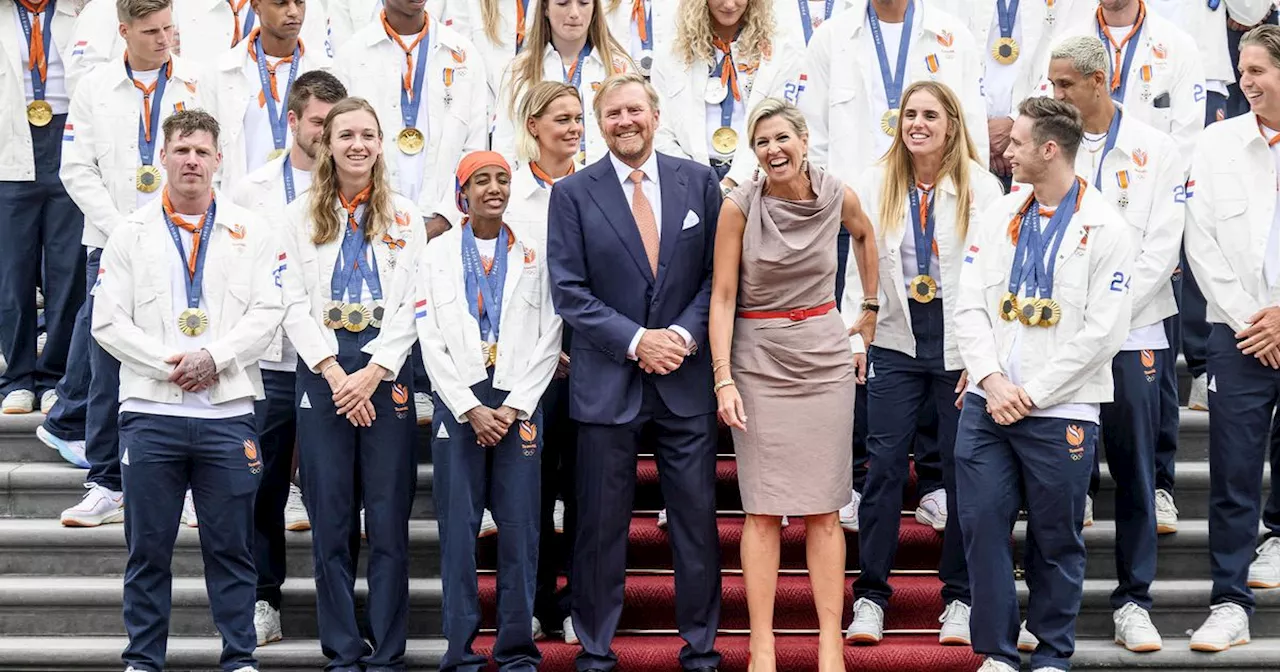 Bei Begrüßung der Olympioniken schauen alle auf Máximas Füße