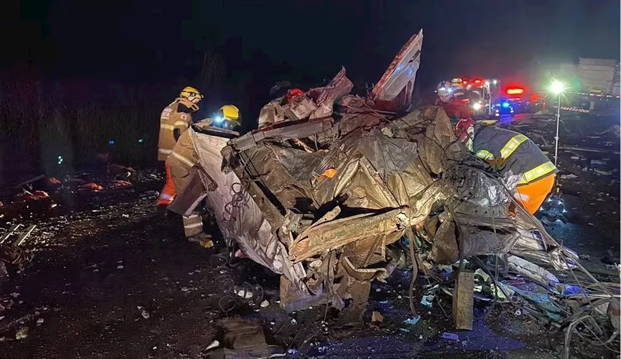 Acidente entre caminhões e carretas deixa três mortos em Minas Gerais