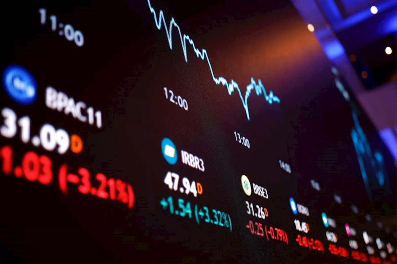 Ibovespa mira 7ª alta seguida com balanços e dados dos EUA; dólar sobe