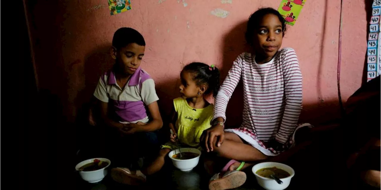 Economists Warn Trump's Sanctions Targeting Venezuela 'A Death Sentence for Tens of Thousands of People'