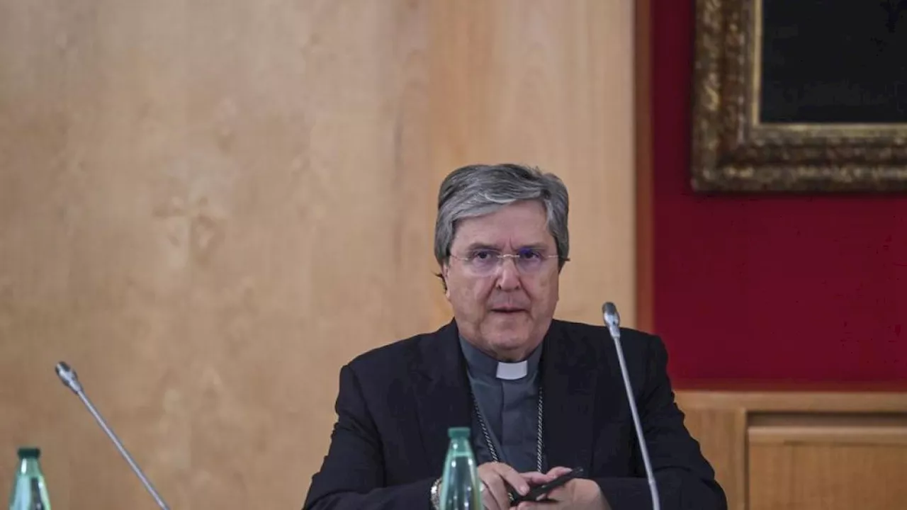 Monsignor Savino: «La Cei critica la riforma, ma dentro le parrocchie non mettete i banchetti»