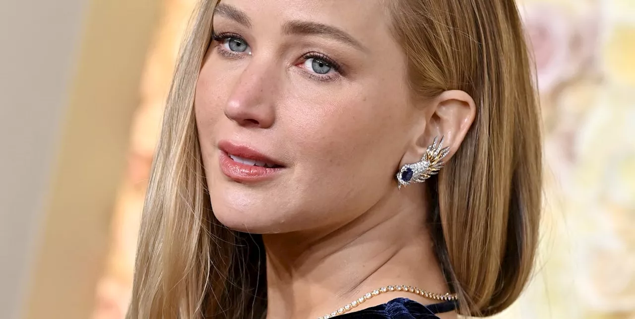 Bianche, bold e sci-fi: le scarpe per l'estate secondo Jennifer Lawrence