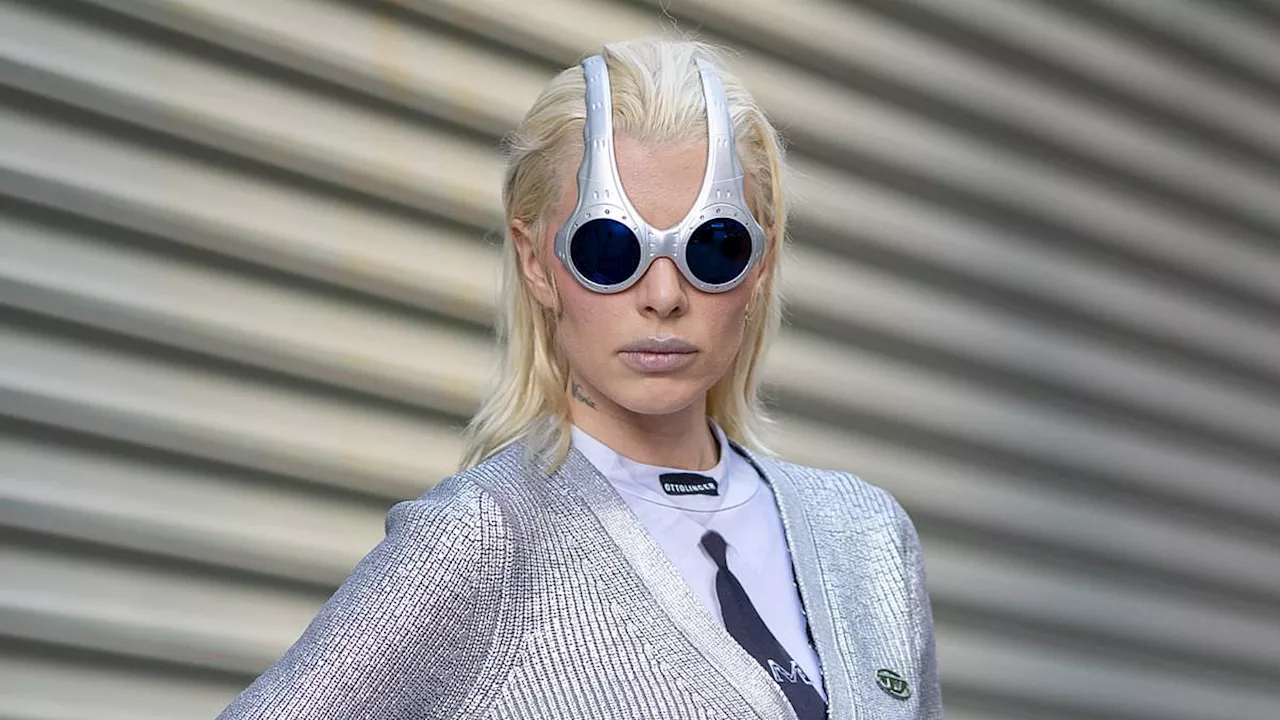 Julia Fox pays homage to iconic Olympics look with bizarre wraparound sunglasses