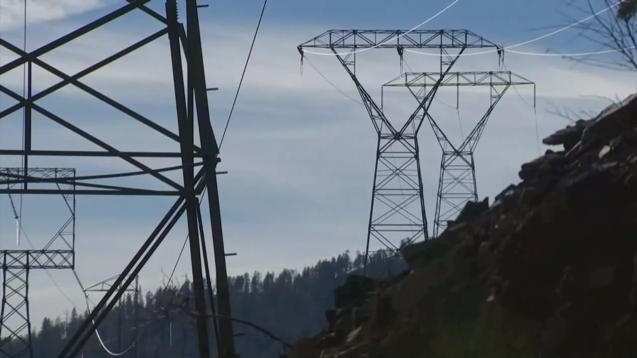 Arizona tribe wants feds to replace electrical transmission line after a 21-hour power outage